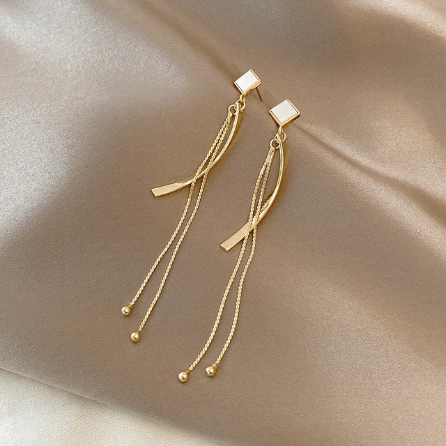 Aretes Colgantes Tradicionales en Oro