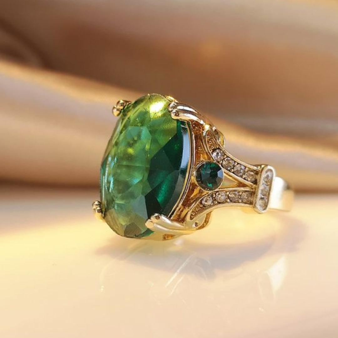 Anillo Cristal Verde en Oro y Circonitas