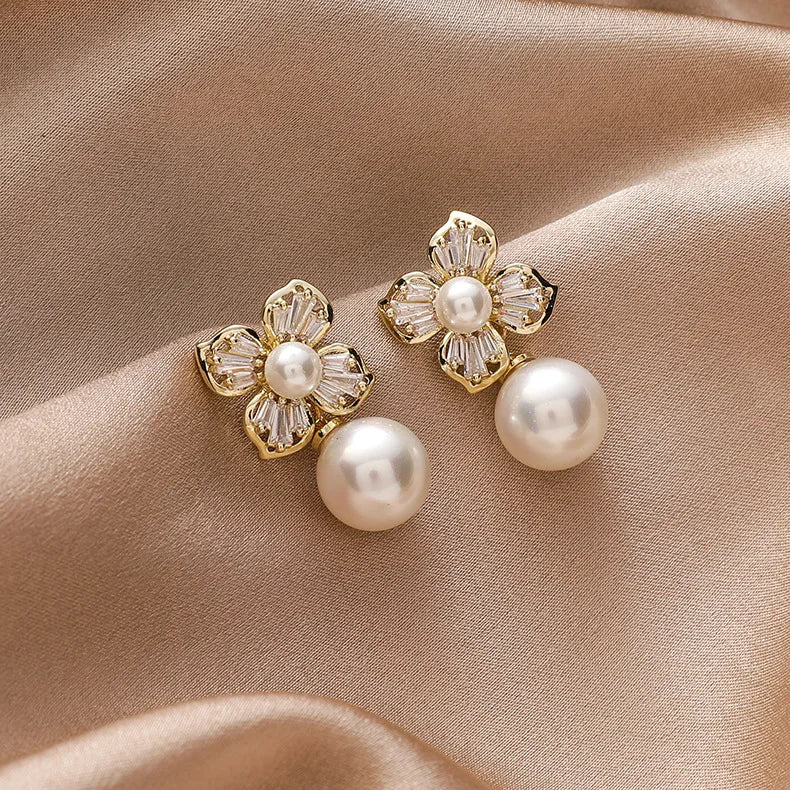 Aretes Flor de Perla en Cristal y Oro