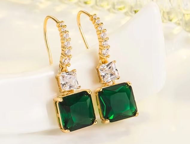 Aretes Gota de Esmeralda en Oro 18k