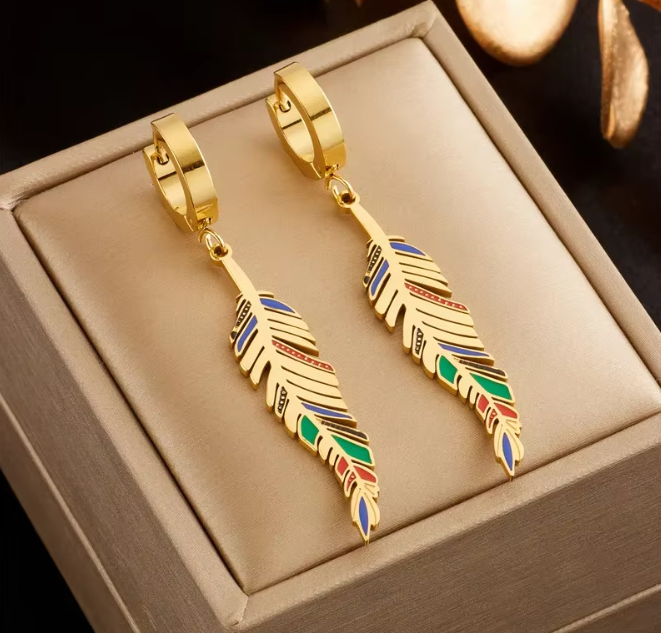 Aretes Borlas Plumas Arcoíris en Oro 18k