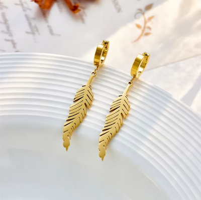 Aretes Borlas Plumas Arcoíris en Oro 18k