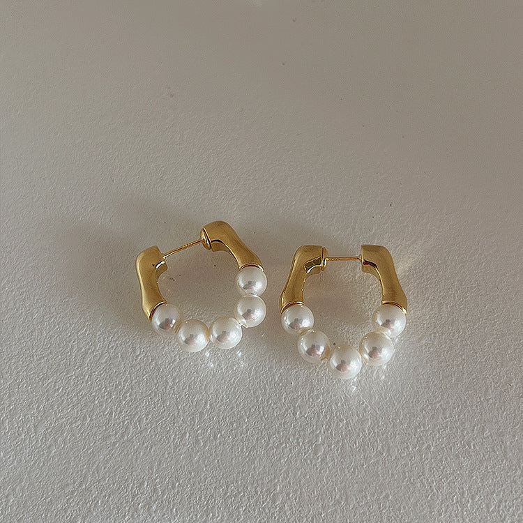 Aretes Elegantes en Oro y Perla