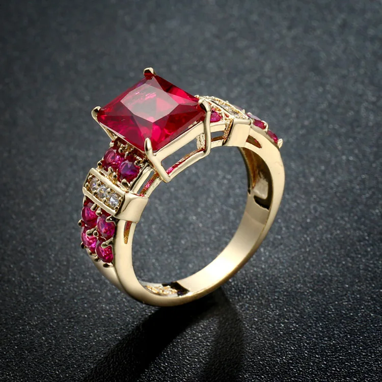 Anillo Cristal Rojo y Oro Vintage