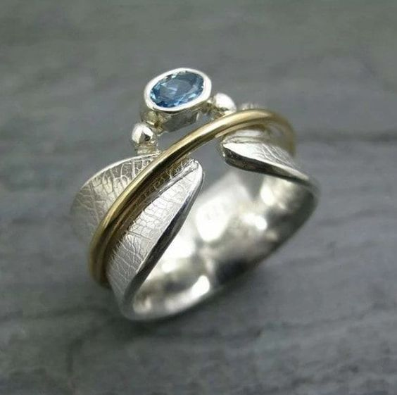 Anillo Abierto con Cristal Azul en Plata y Oro