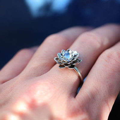 Anillo Lotus con Circonita de Cristal en Plata