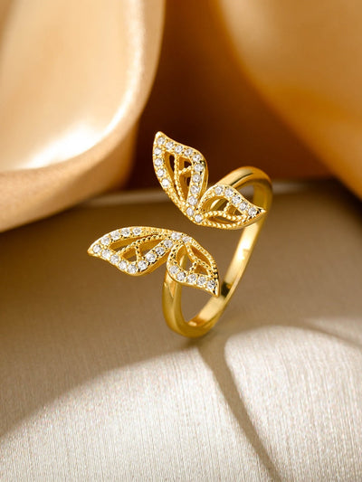 Anillo Dorado de Mariposa con Incrustaciones de Circonitas