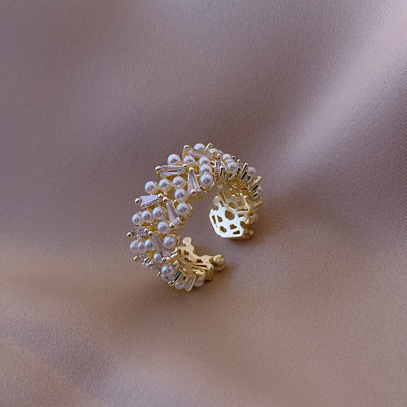 Anillo de Lujo con Perlas en Oro