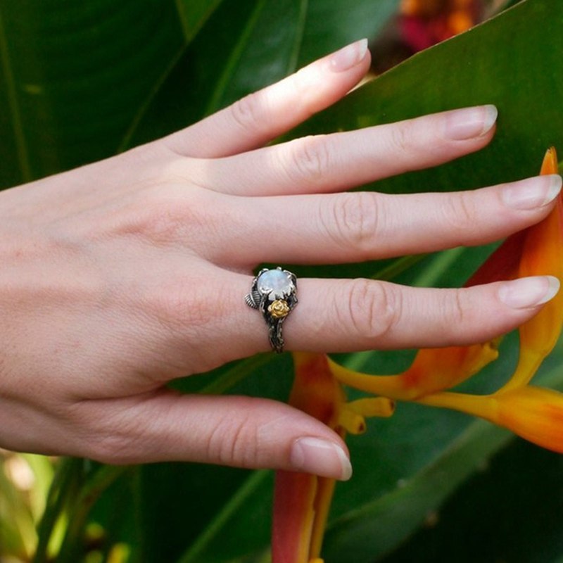 Anillo de Piedra Lunar Vintage en Plata