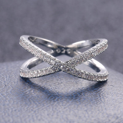 Anillo Cruce del Amor en Plata y Circonitas Incrustadas