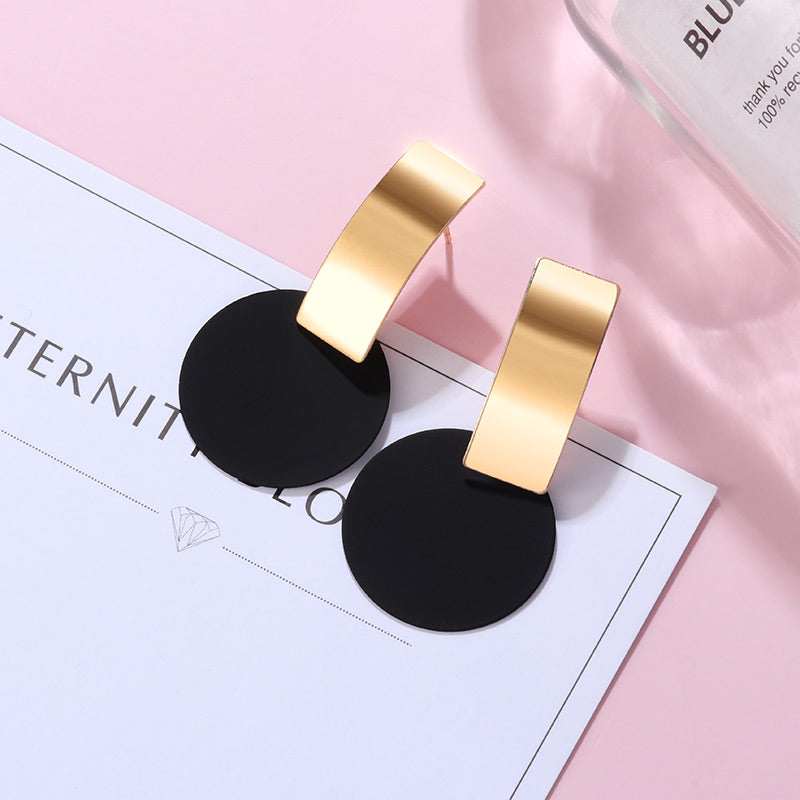 Aretes Minimalistas Redondos Acrílicos en Oro