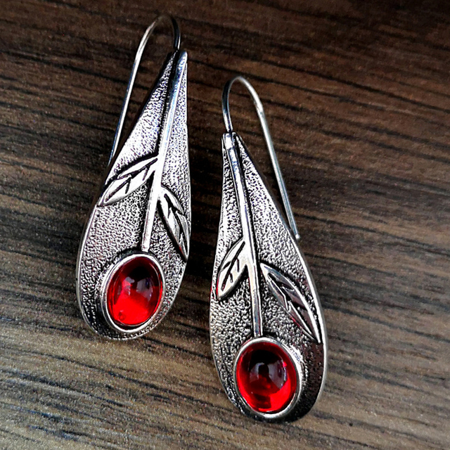 Aretes Vintage Flor de Cristal Rojo en Plata