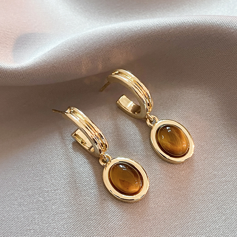 Elegantes Aretes de Cristal Naranja y Oro