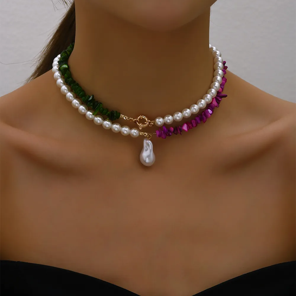 Elegante Collar Barroco de Perlas de Colores